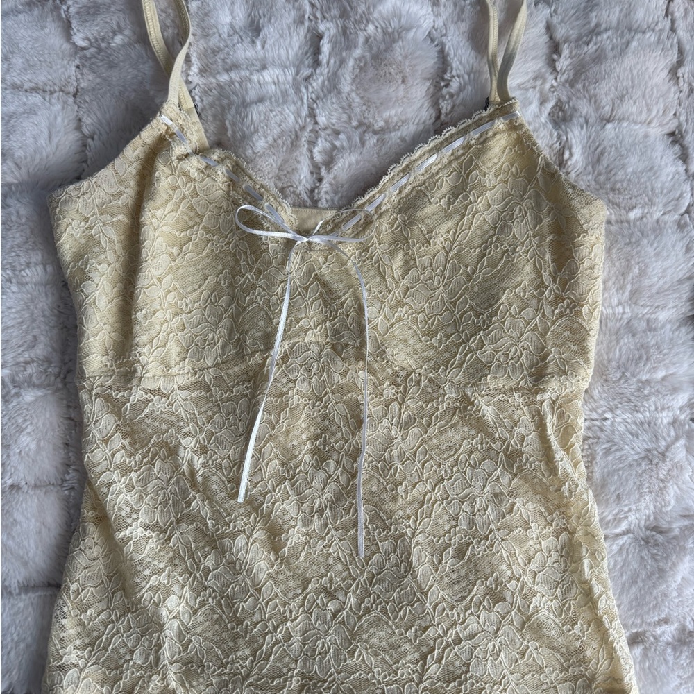Hollister butter yellow lace cami with white ribbon detail